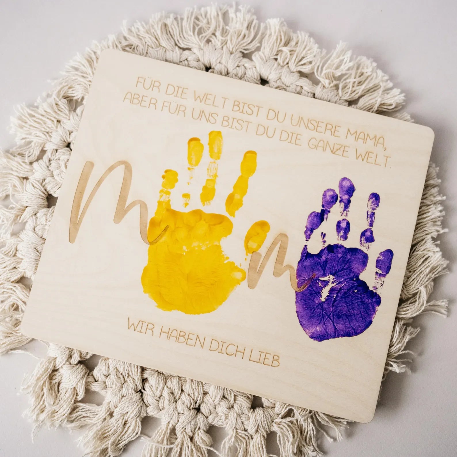 Handabdruck Brettchen Mama – Persönliches Geschenk Muttertag (mehrere Kinder) Alicas Schlawiner - malmichmunt.com