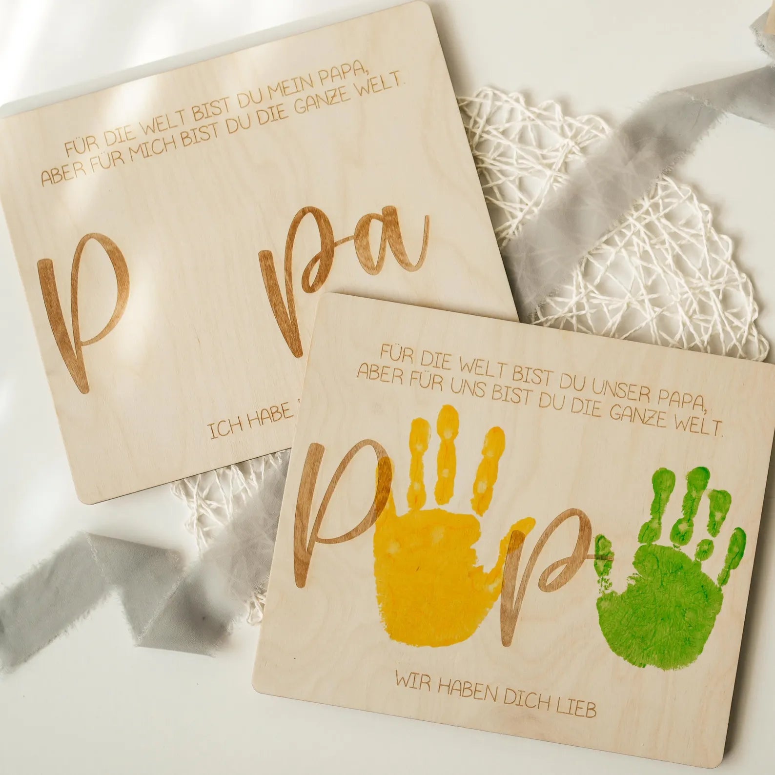 Handabdruck Brettchen Papa – Persönliches Holzgeschenk (mehrere Kinder) Alicas Schlawiner - malmichmunt.com