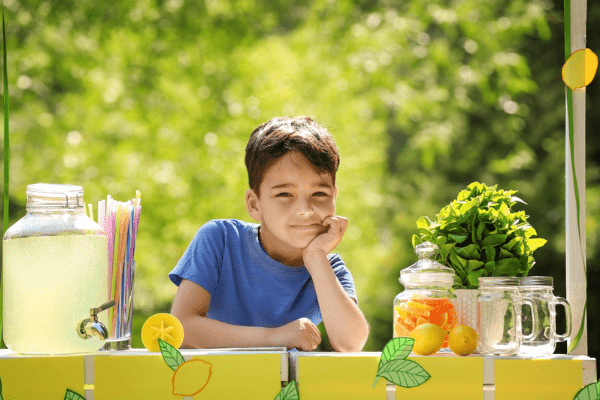 10 erfrischende Sommergetränke für Kinder mit wenig Zucker - malmichmunt.com