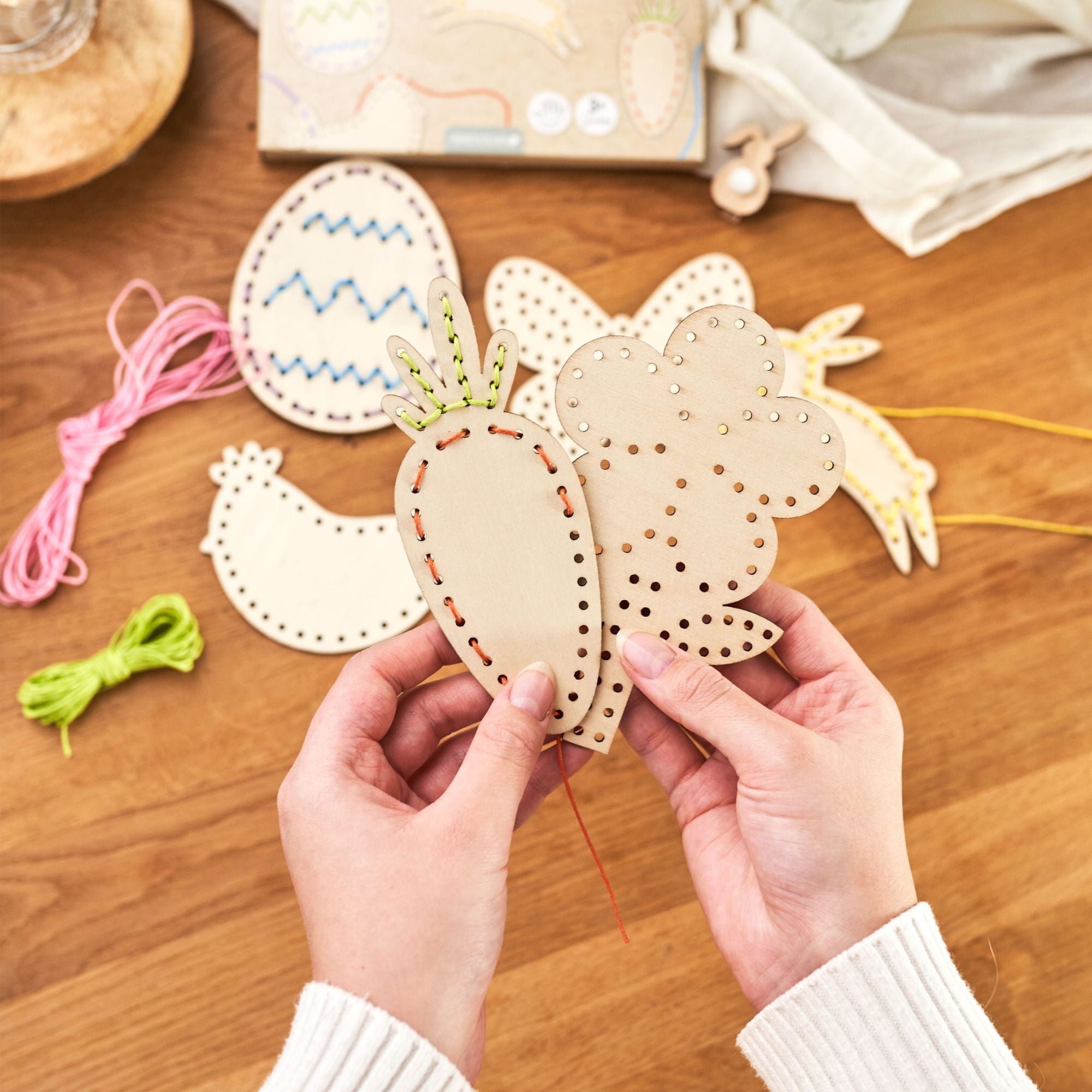 Fädelset aus Holz zu Ostern Papierdrachen - malmichmunt.com