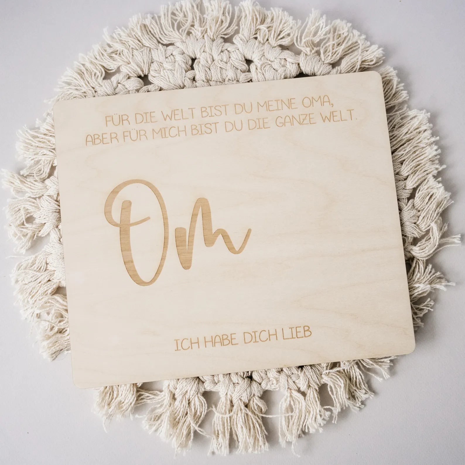 Handabdruck Brettchen Oma – Persönliches Holzgeschenk (mehrere Kinder) Alicas Schlawiner - malmichmunt.com