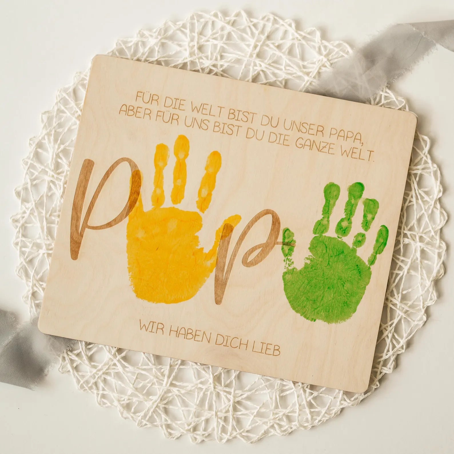 Handabdruck Brettchen Papa – Persönliches Holzgeschenk (mehrere Kinder) Alicas Schlawiner - malmichmunt.com