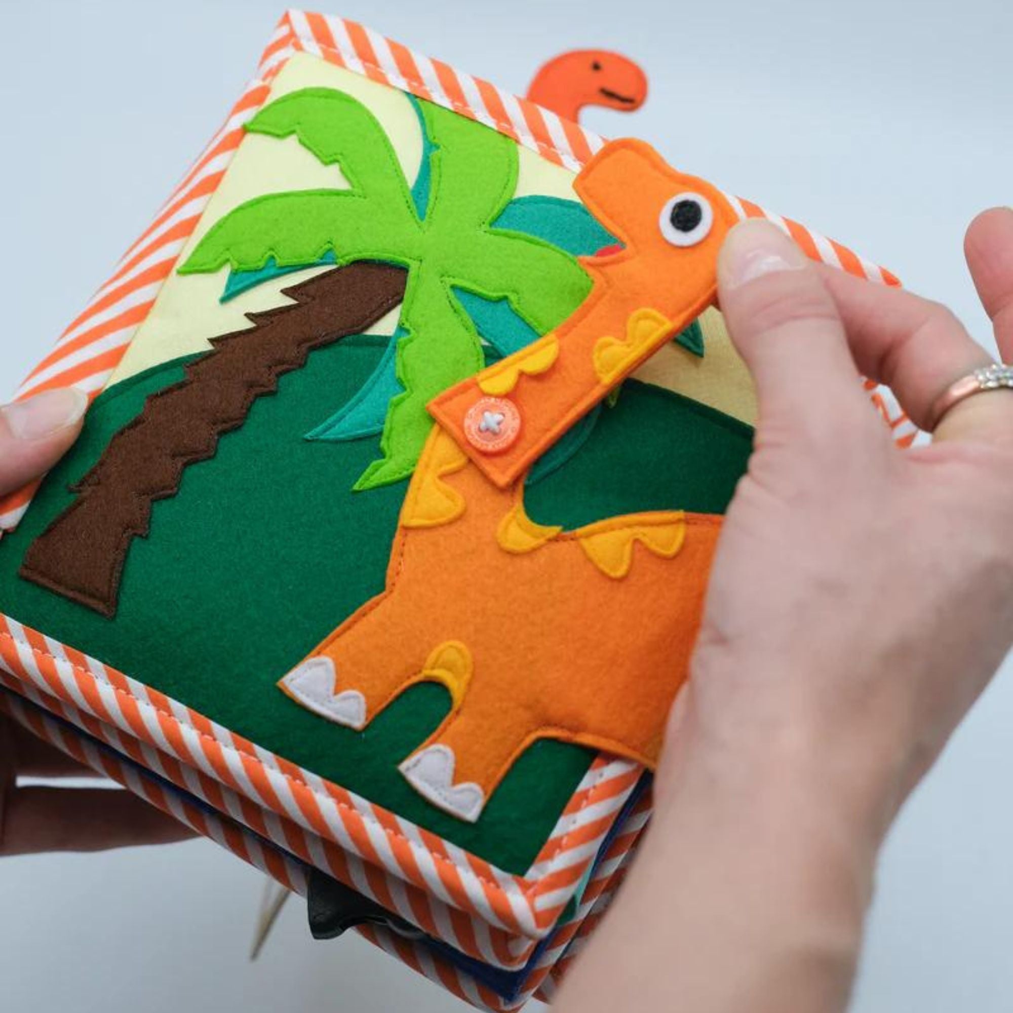 Jolly Design - Mini Quiet Book "Dinofreunde" Jolly Designs - malmichmunt.com