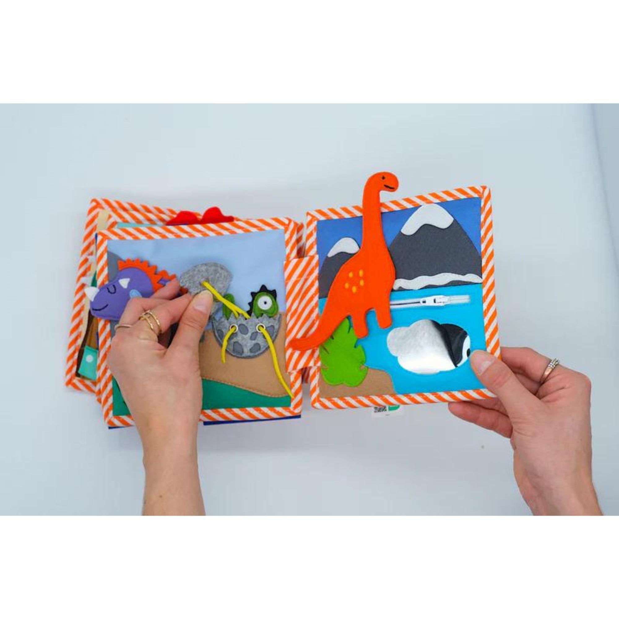 Jolly Design - Mini Quiet Book "Dinofreunde" Jolly Designs - malmichmunt.com
