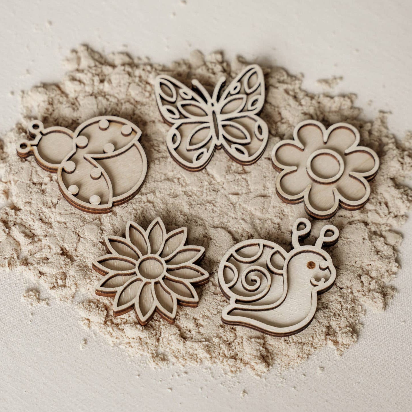 Leukmetletters - Kleine Sensorikspiel Füllschalen - Frühling Leukmetletters - malmichmunt.com