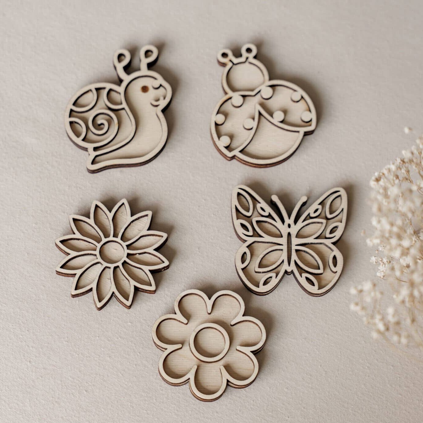Leukmetletters - Kleine Sensorikspiel Füllschalen - Frühling Leukmetletters - malmichmunt.com