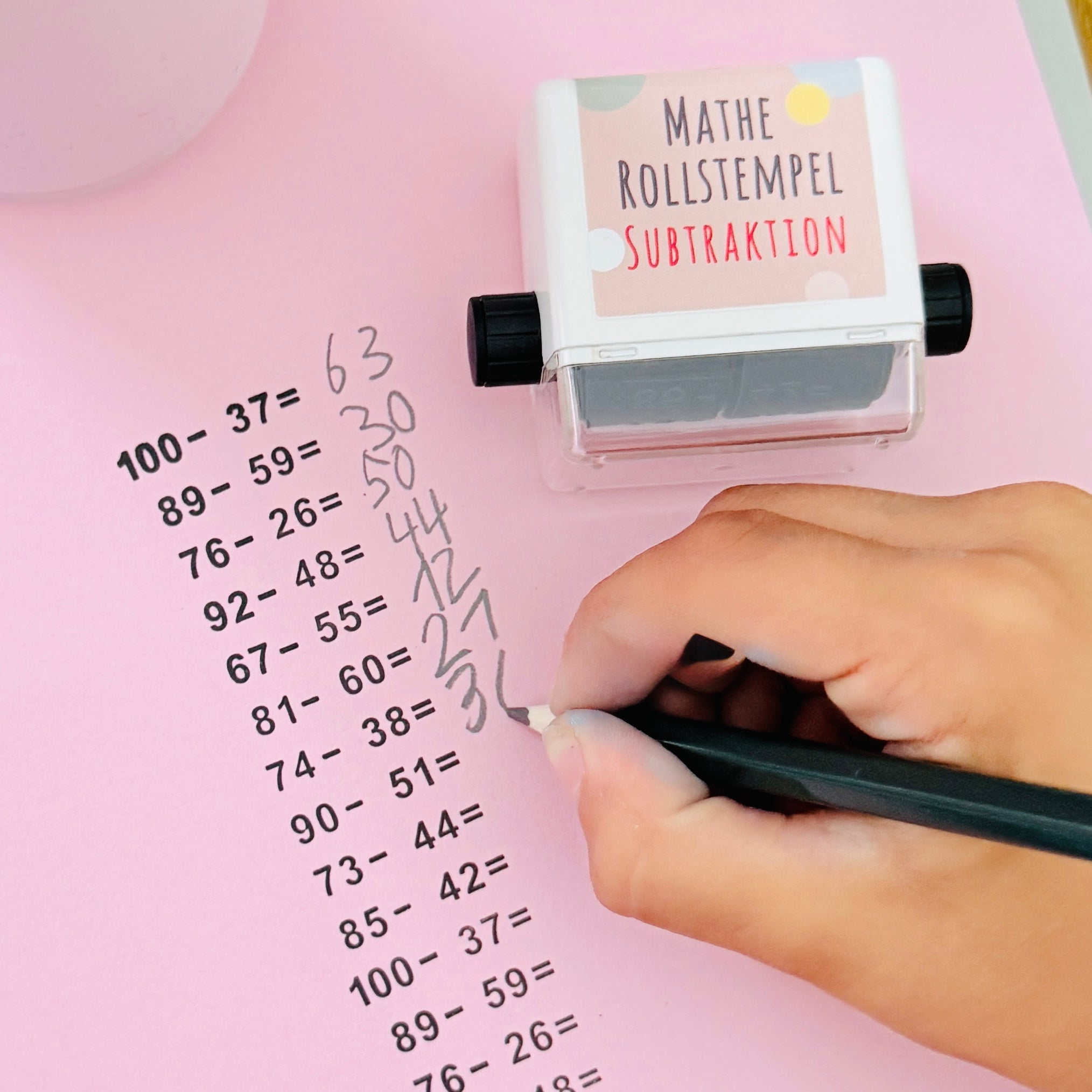 Lulubug Mathe - Stempel "Subtraktion" Bell Trade - malmichmunt.com