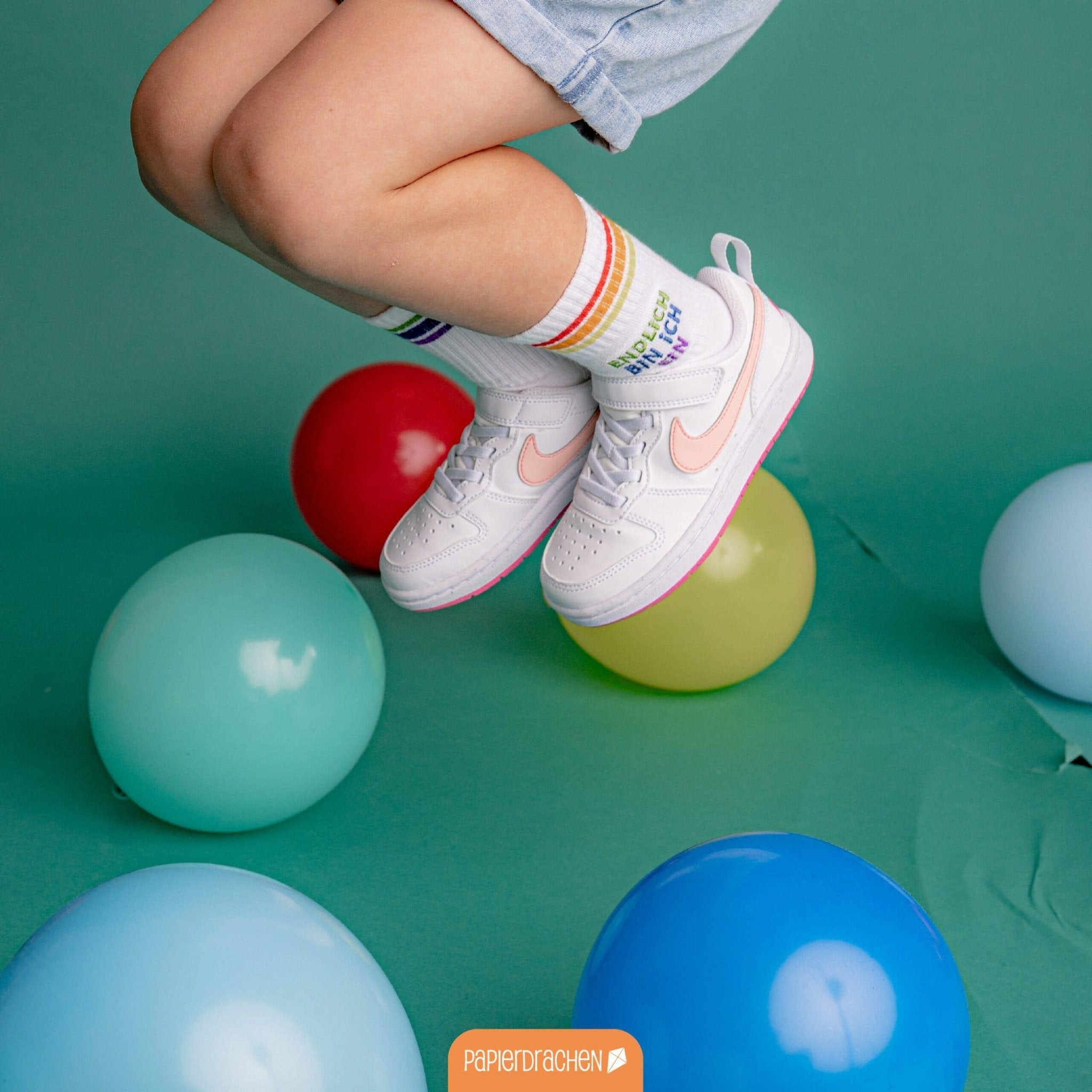 Socken Schulanfang - bunt - Endlich bin ich ein Schulkind Papierdrachen - malmichmunt.com